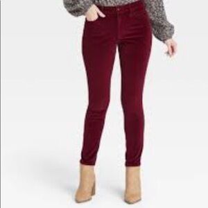 Universal Thread/ NWOT/Women's High-Rise Corduroy Skinny Jeans /Burgundy/ Size 4